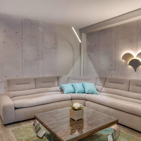 Penthouse On The First Line Apartment *