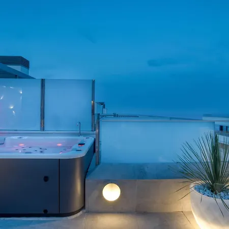 Apartment Penthouse On The First Line *