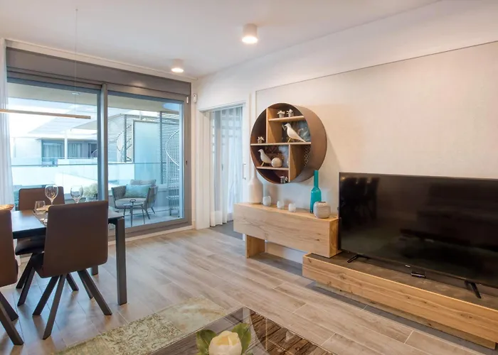 Penthouse On The First Line פלטחה ד'ארו