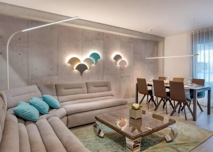 Penthouse On The First Line דירה *