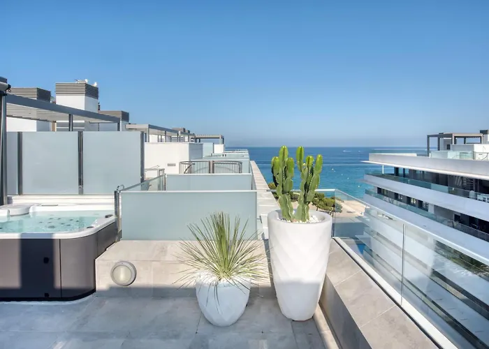 Penthouse On The First Line דירה